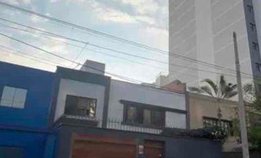 Venta de terreno para proyecto inmobiliario en Paseo de la República en Miraflores