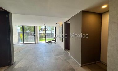 Departamento en PB 3 recamaras y cuarto de servicio y jardin de 100 m2