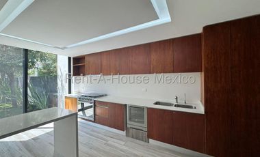 Departamento en PB 3 recamaras y cuarto de servicio y jardin de 100 m2