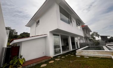 VILA DESAINER IKONIK DENGAN PEMANDANGAN LAUT 180°