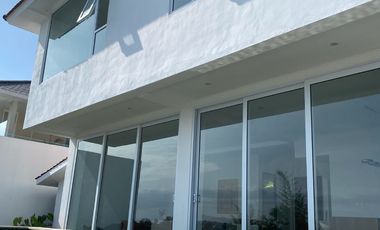 VILA DESAINER IKONIK DENGAN PEMANDANGAN LAUT 180°