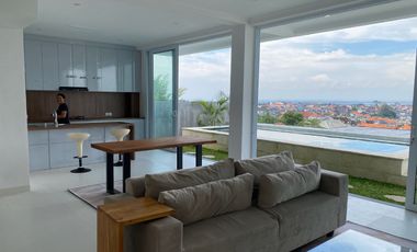 VILA DESAINER IKONIK DENGAN PEMANDANGAN LAUT 180°