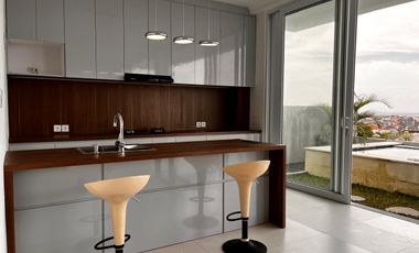 VILA DESAINER IKONIK DENGAN PEMANDANGAN LAUT 180°