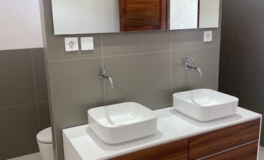 VILA DESAINER IKONIK DENGAN PEMANDANGAN LAUT 180°