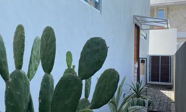 VILA DESAINER IKONIK DENGAN PEMANDANGAN LAUT 180°