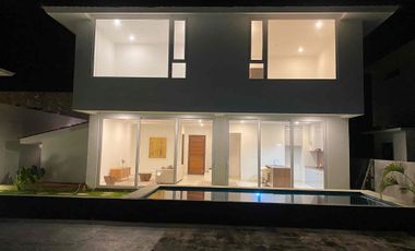 VILA DESAINER IKONIK DENGAN PEMANDANGAN LAUT 180°