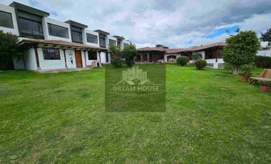 Exelente Oportunidad en Venta 
Tumbaco Sector San Jose de la Viña Terreno con casa + Suite
Dentro de Urbanización Privada .