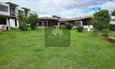 Exelente Oportunidad en Venta 
Tumbaco Sector San Jose de la Viña Terreno con casa + Suite
Dentro de Urbanización Privada .