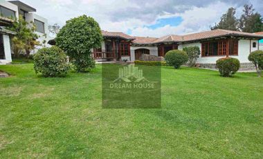 Exelente Oportunidad en Venta 
Tumbaco Sector San Jose de la Viña Terreno con casa + Suite
Dentro de Urbanización Privada .