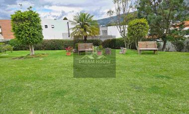 Exelente Oportunidad en Venta 
Tumbaco Sector San Jose de la Viña Terreno con casa + Suite
Dentro de Urbanización Privada .