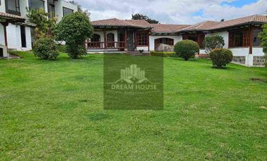 Exelente Oportunidad en Venta 
Tumbaco Sector San Jose de la Viña Terreno con casa + Suite
Dentro de Urbanización Privada .