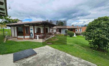 Exelente Oportunidad en Venta 
Tumbaco Sector San Jose de la Viña Terreno con casa + Suite
Dentro de Urbanización Privada .