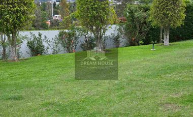 Exelente Oportunidad en Venta 
Tumbaco Sector San Jose de la Viña Terreno con casa + Suite
Dentro de Urbanización Privada .