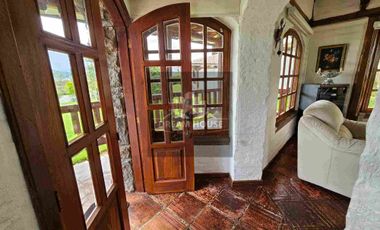 Exelente Oportunidad en Venta 
Tumbaco Sector San Jose de la Viña Terreno con casa + Suite
Dentro de Urbanización Privada .