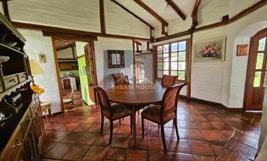 Exelente Oportunidad en Venta 
Tumbaco Sector San Jose de la Viña Terreno con casa + Suite
Dentro de Urbanización Privada .