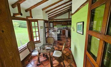 Exelente Oportunidad en Venta 
Tumbaco Sector San Jose de la Viña Terreno con casa + Suite
Dentro de Urbanización Privada .