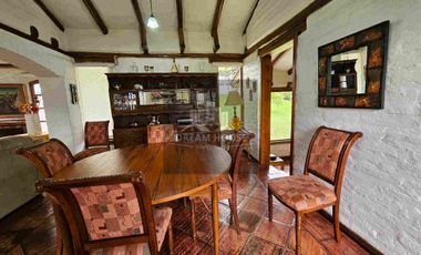 Exelente Oportunidad en Venta 
Tumbaco Sector San Jose de la Viña Terreno con casa + Suite
Dentro de Urbanización Privada .