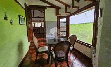 Exelente Oportunidad en Venta 
Tumbaco Sector San Jose de la Viña Terreno con casa + Suite
Dentro de Urbanización Privada .