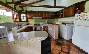 Exelente Oportunidad en Venta 
Tumbaco Sector San Jose de la Viña Terreno con casa + Suite
Dentro de Urbanización Privada .