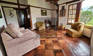 Exelente Oportunidad en Venta 
Tumbaco Sector San Jose de la Viña Terreno con casa + Suite
Dentro de Urbanización Privada .