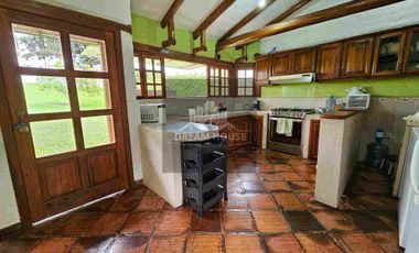 Exelente Oportunidad en Venta 
Tumbaco Sector San Jose de la Viña Terreno con casa + Suite
Dentro de Urbanización Privada .