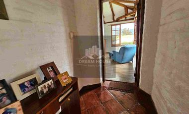 Exelente Oportunidad en Venta 
Tumbaco Sector San Jose de la Viña Terreno con casa + Suite
Dentro de Urbanización Privada .