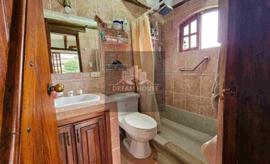 Exelente Oportunidad en Venta 
Tumbaco Sector San Jose de la Viña Terreno con casa + Suite
Dentro de Urbanización Privada .