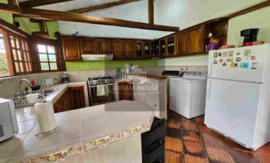 Exelente Oportunidad en Venta 
Tumbaco Sector San Jose de la Viña Terreno con casa + Suite
Dentro de Urbanización Privada .