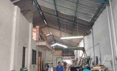 Dijual rumah usaha semi furnished di Raya  Wonorejo Rungkut Surabaya