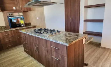 Moderna CASA NUEVA en excelente ubicación