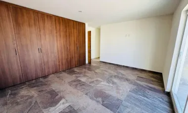 Moderna CASA NUEVA en excelente ubicación