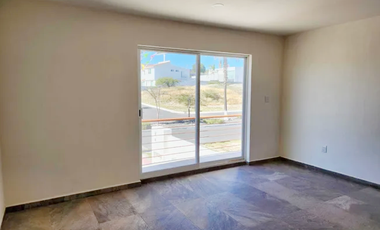 Moderna CASA NUEVA en excelente ubicación