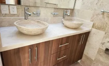 Moderna CASA NUEVA en excelente ubicación