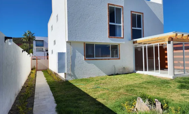 Moderna CASA NUEVA en excelente ubicación