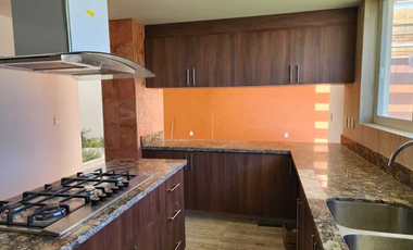 Moderna CASA NUEVA en excelente ubicación