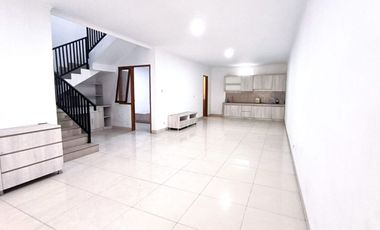 DIJUAL RUMAH CANTIK DI JALAN KEMBAR