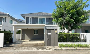 Single house for sale MANTANA Onnut-Wongwaen5 village, plot near clubhouse, 3 bedrooms, near Mega Bangna