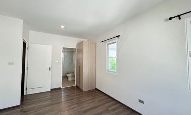 Single house for sale MANTANA Onnut-Wongwaen5 village, plot near clubhouse, 3 bedrooms, near Mega Bangna