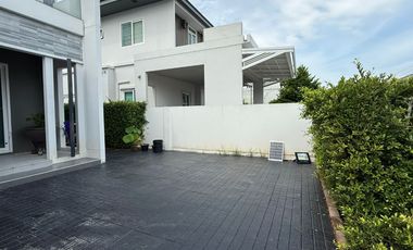 Single house for sale MANTANA Onnut-Wongwaen5 village, plot near clubhouse, 3 bedrooms, near Mega Bangna