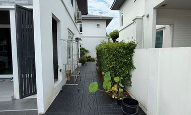 Single house for sale MANTANA Onnut-Wongwaen5 village, plot near clubhouse, 3 bedrooms, near Mega Bangna