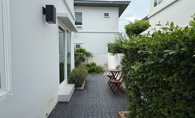 Single house for sale MANTANA Onnut-Wongwaen5 village, plot near clubhouse, 3 bedrooms, near Mega Bangna