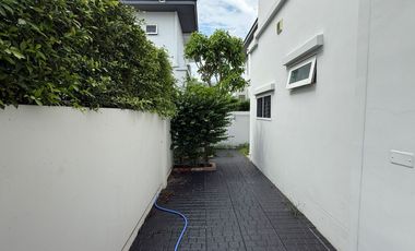 Single house for sale MANTANA Onnut-Wongwaen5 village, plot near clubhouse, 3 bedrooms, near Mega Bangna