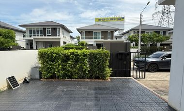 Single house for sale MANTANA Onnut-Wongwaen5 village, plot near clubhouse, 3 bedrooms, near Mega Bangna