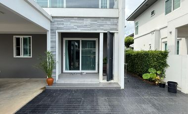 Single house for sale MANTANA Onnut-Wongwaen5 village, plot near clubhouse, 3 bedrooms, near Mega Bangna