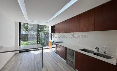 RENTA. Santa Fe Juriquilla - Departamento en planta baja con 3 recámaras y cuarto servicio