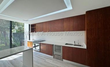 RENTA. Santa Fe Juriquilla - Departamento en planta baja con 3 recámaras y cuarto servicio