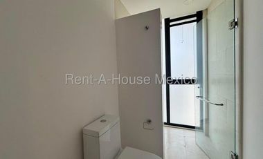 RENTA. Santa Fe Juriquilla - Departamento en planta baja con 3 recámaras y cuarto servicio