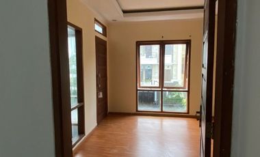 Setraduta Harga Rumah Bagus 2 lantai kawasan bagus