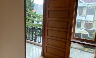 Setraduta Harga Rumah Bagus 2 lantai kawasan bagus