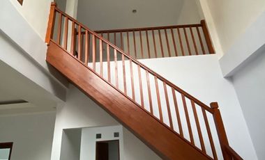 Setraduta Harga Rumah Bagus 2 lantai kawasan bagus